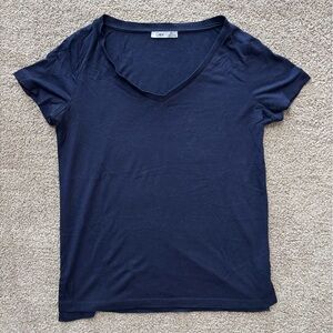 Navy v neck t shirt with shimmer detail.